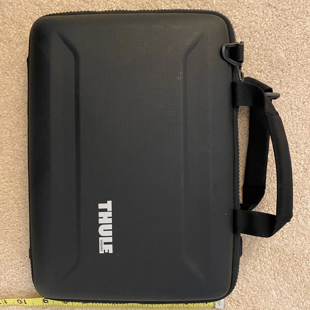 Thule Guantlet Attache Laptop Case Bag 13